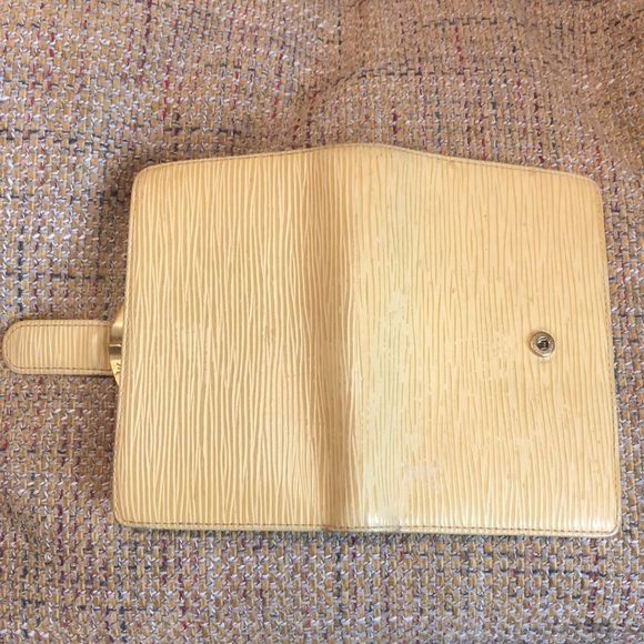 LOUIS VUITTON Ivory EPI Porte Monnaie Viennois Bifold KissLock Wallet Authentic - Picture 17 of 17